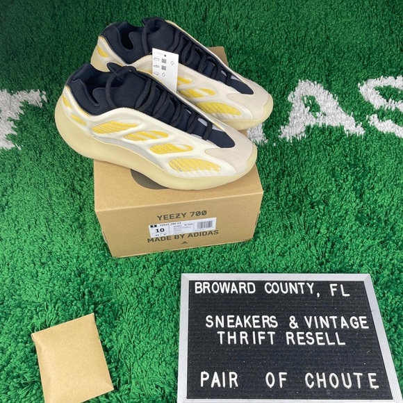 Yeezy 700 V3 Safflower